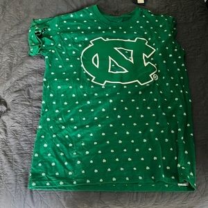 Fanatics UNC T-Shirt. Large. Green w/Shamrocks. NWT.